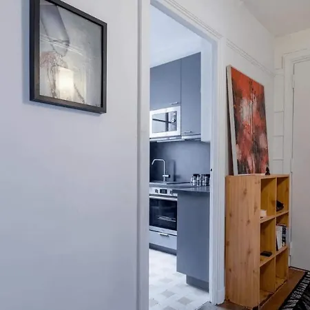 F2 En Rez De Chaussee * Neuilly-sur-Seine